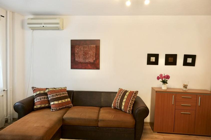 Apartament cu 2 camere decomandat în Basarabia