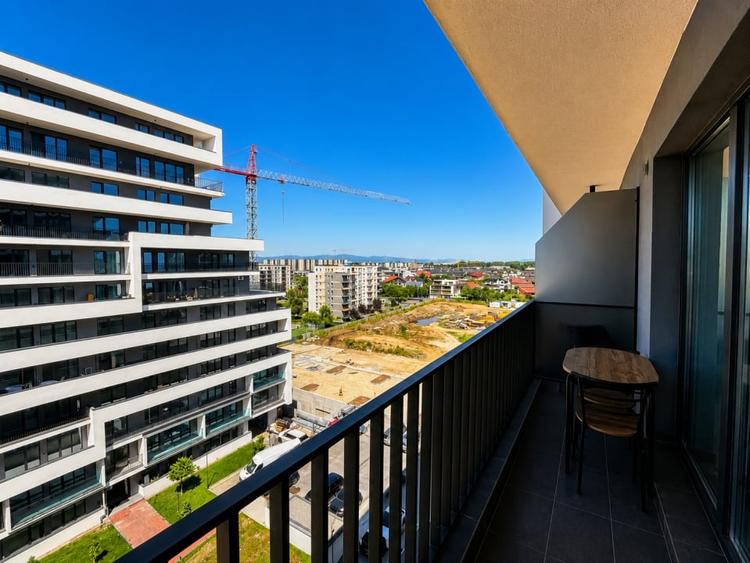 Apartament cu 3 camere decomandat, mobilat în Tractorul