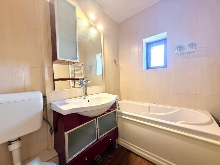 Apartament cu 3 camere decomandat, mobilat în Banu Manta