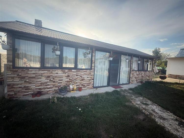 Casă individuală cu 3 camere cu Teren 1000 Mp în Murgași
