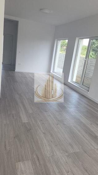 Duplex cu 4 camere cu Canalizare în Moșnița Veche