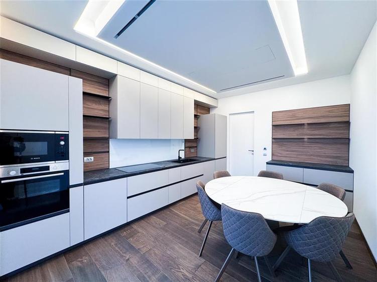 Apartament cu 5 camere decomandat, mobilat în Kiseleff
