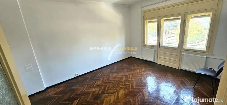 Apartament cu 6 camere decomandat în Central