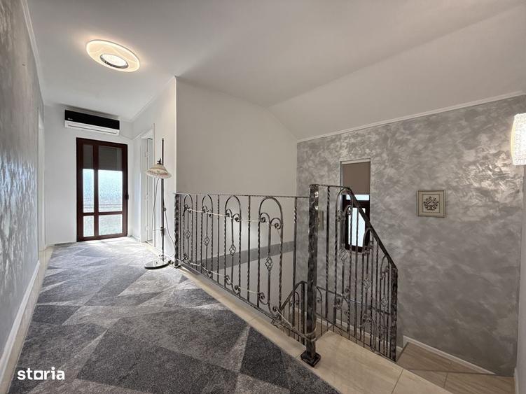 Casă cu 3 camere în Lumina