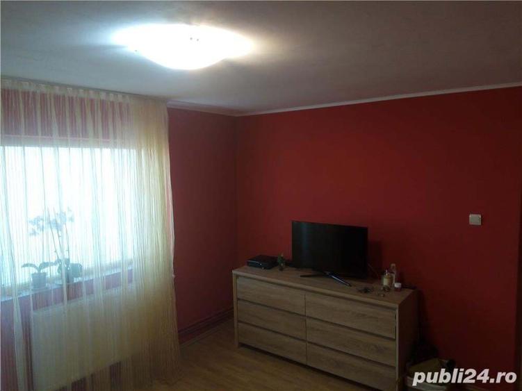 Apartament cu 3 camere decomandat în UMT