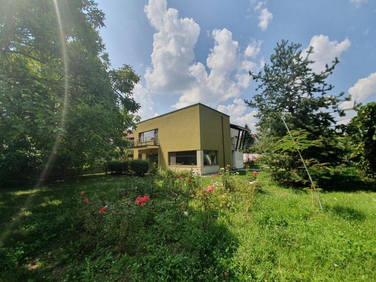 Casă cu 4 camere cu Canalizare în Băneasa