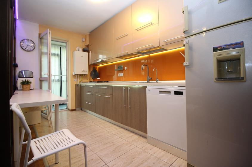 Apartament cu 4 camere semidecomandat în Titan