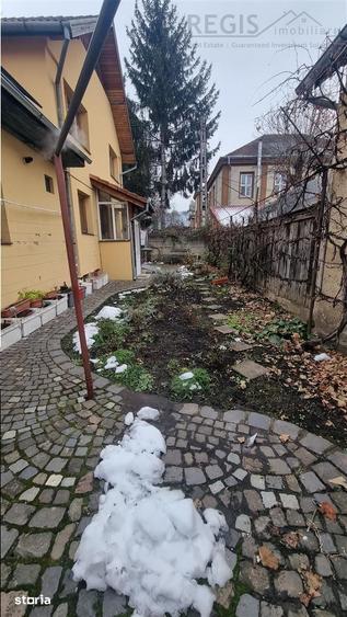 Casă cu 5 camere cu Teren 240 Mp în Bartolomeu