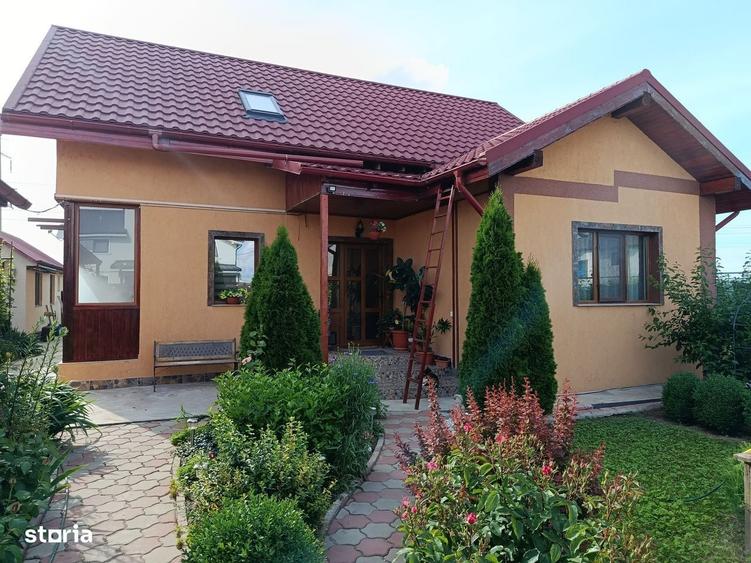Casă cu 4 camere în Cazasu