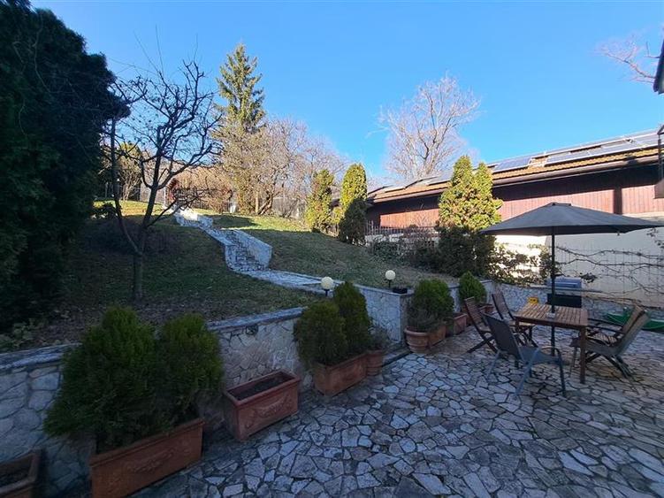 Casă individuală cu 4 camere cu Canalizare în Grigorescu