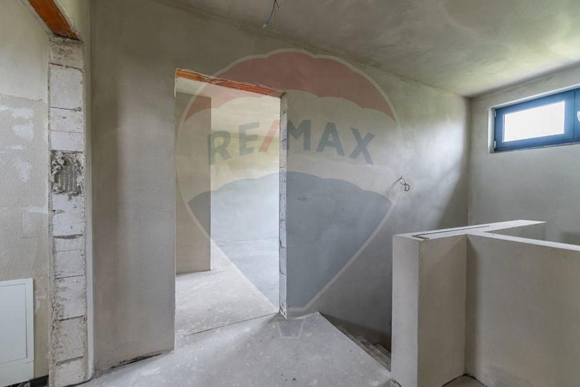 Apartament cu 4 camere decomandat în Pârneava