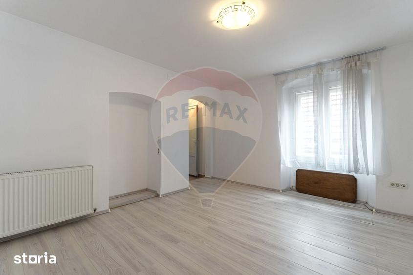 Apartament cu 2 camere semidecomandat în Centrul Istoric