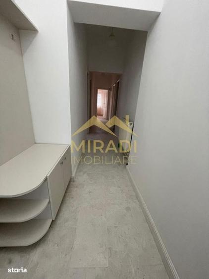 Apartament cu 3 camere decomandat în Domenii