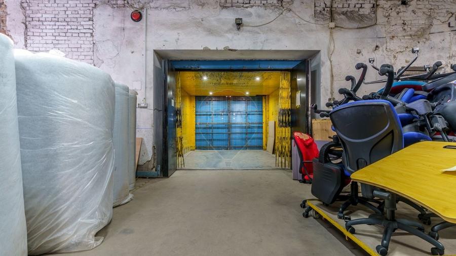 Spațiu industrial, de 11,077.849609375 mp, în Iris