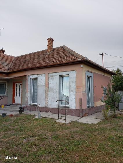 Casă cu 4 camere cu Teren 1407 Mp în Central