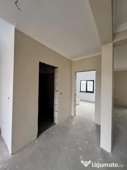 Casă cu 5 camere cu Teren 415 Mp în Central