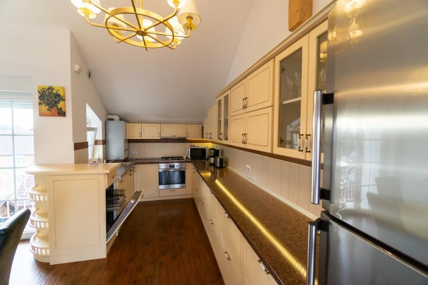 Apartament cu 5 camere decomandat în Calea Dumbrăvii