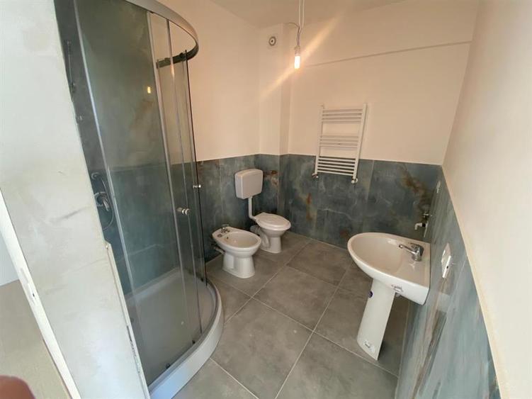 Apartament cu 3 camere semidecomandat în Bucium