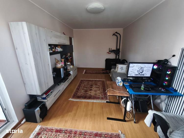 Apartament cu 3 camere decomandat în Colentina