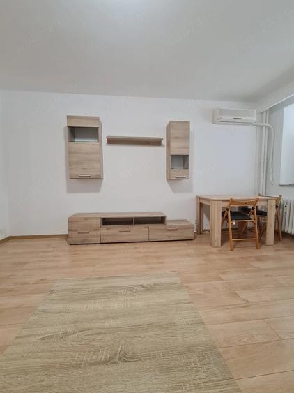Garsonieră semidecomandată în Titan