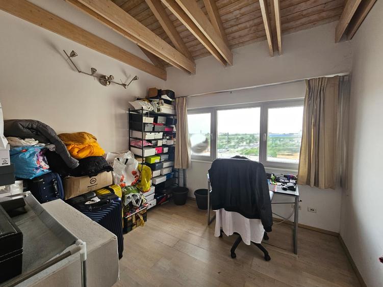 Penthouse cu 4 camere decomandat, mobilat în Complex Studențesc