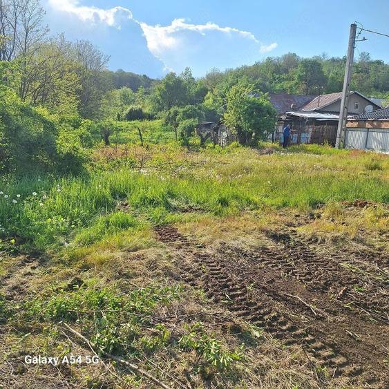 Teren de 1311 mp, în Dâmbu