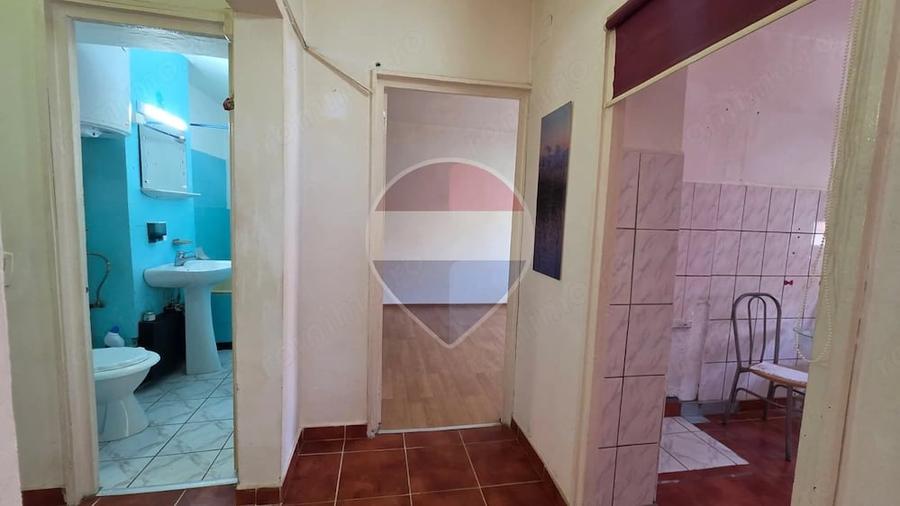 Apartament cu 4 camere decomandat în Vitrometan