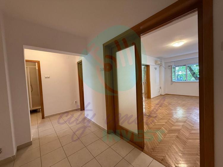 Apartament cu 4 camere decomandat în Decebal