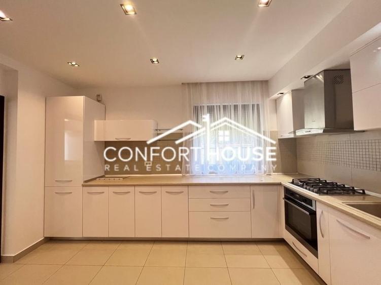 Duplex cu 6 camere cu Canalizare în Iancu Nicolae