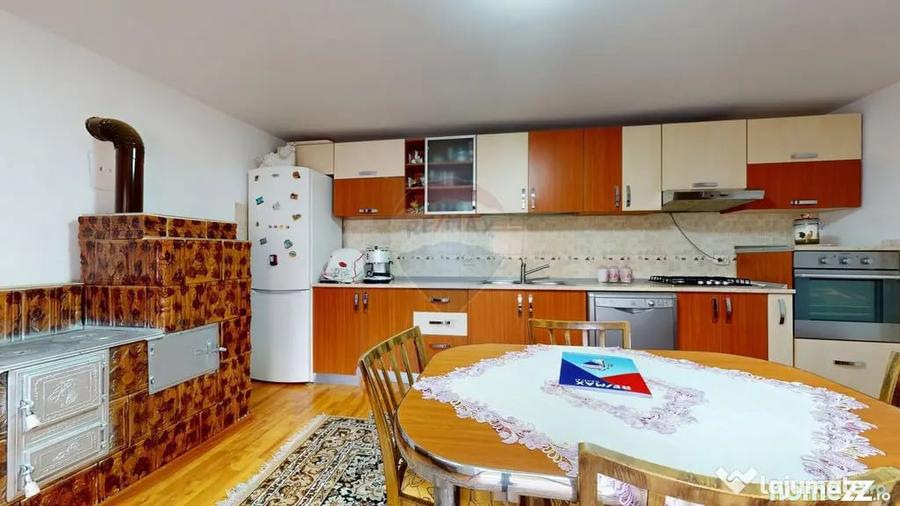 Casă cu 5 camere cu Teren 2633 Mp în Periferie