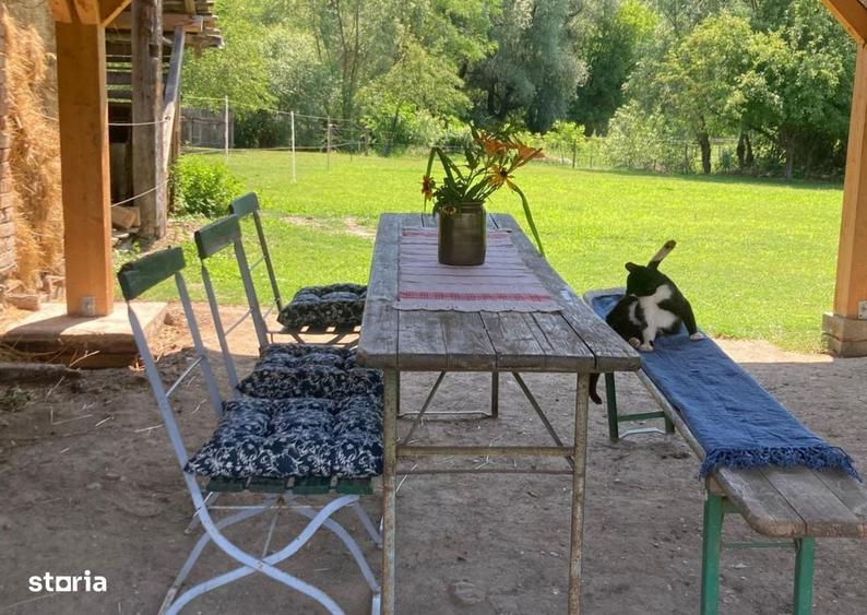 Casă cu 2 camere decomandat cu Teren 1400 Mp în Vânători