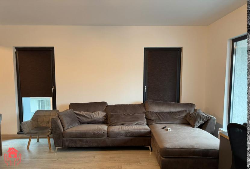Apartament cu 3 camere semidecomandat, mobilat în P-ța Alba Iulia