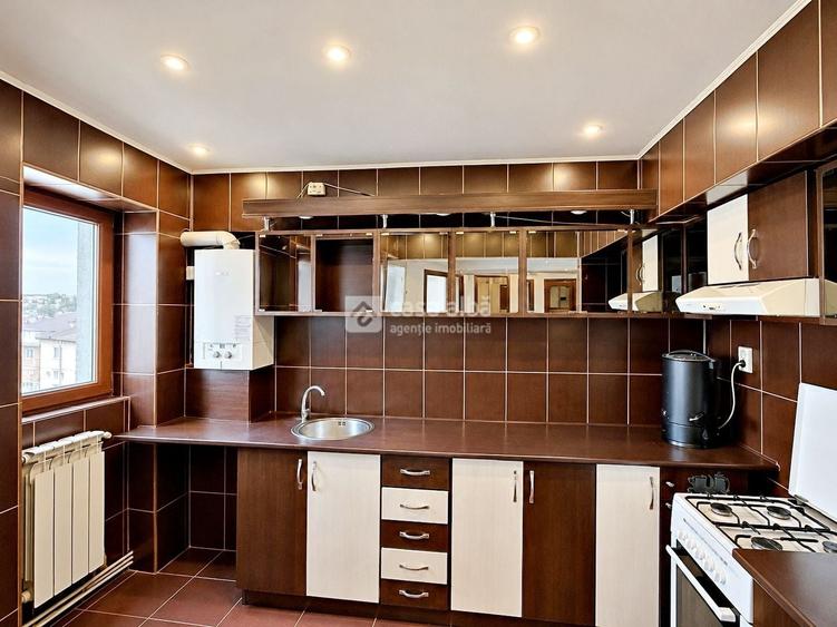 Apartament cu 3 camere decomandat în Alexandru cel Bun