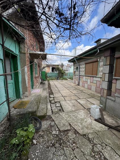 Casă individuală cu 6 camere cu Teren 400 Mp în Traian