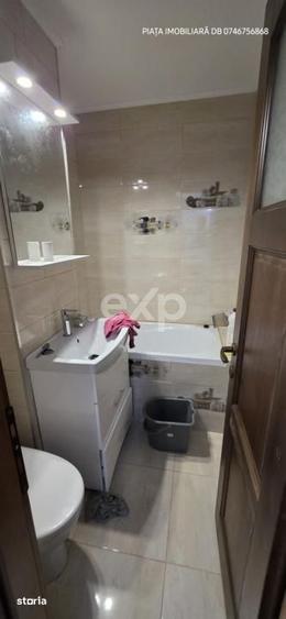 Apartament cu 3 camere decomandat, mobilat în Micro 6