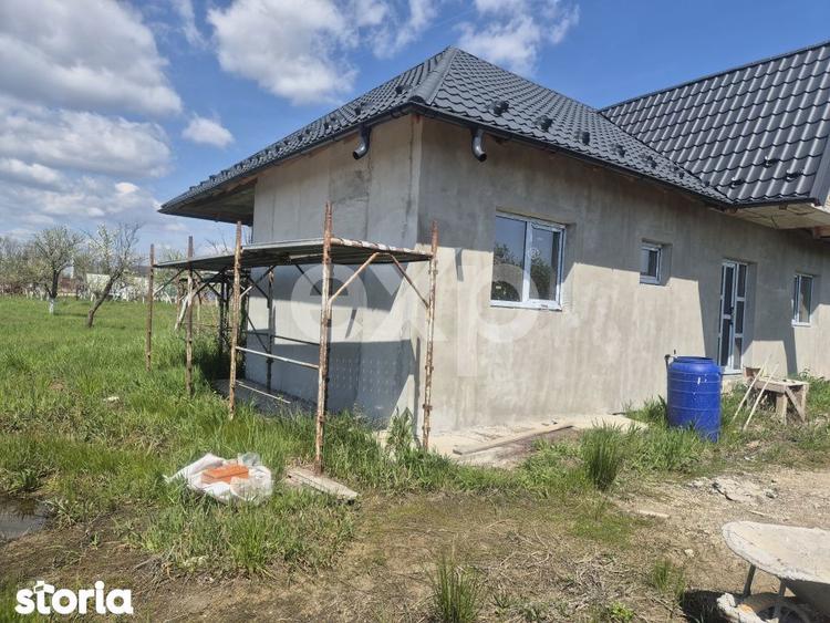 Casă cu 3 camere cu Canalizare în Albota