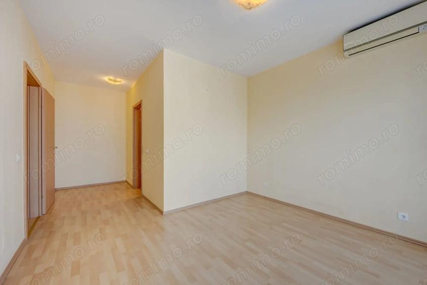 Apartament cu 4 camere decomandat în Titan