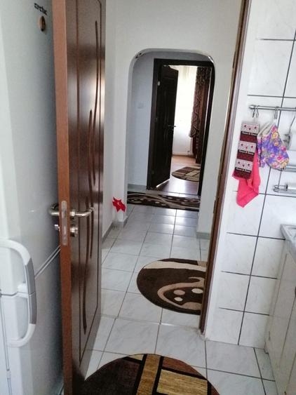 Apartament cu 3 camere decomandat în Poiana