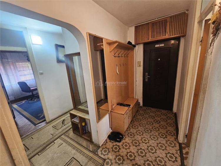 Apartament cu 4 camere decomandat în Central