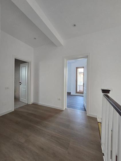 Casă cu 5 camere cu Teren 444 Mp în Dobroești
