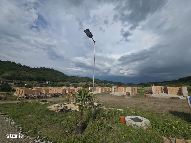 Casă cu 4 camere cu Teren 700 Mp în Livezeni