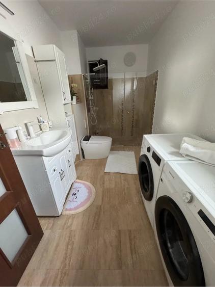 Casă cu 5 camere cu Teren 750 Mp în 1 Decembrie