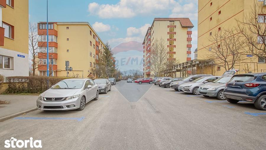 Apartament cu 2 camere decomandat în Triaj