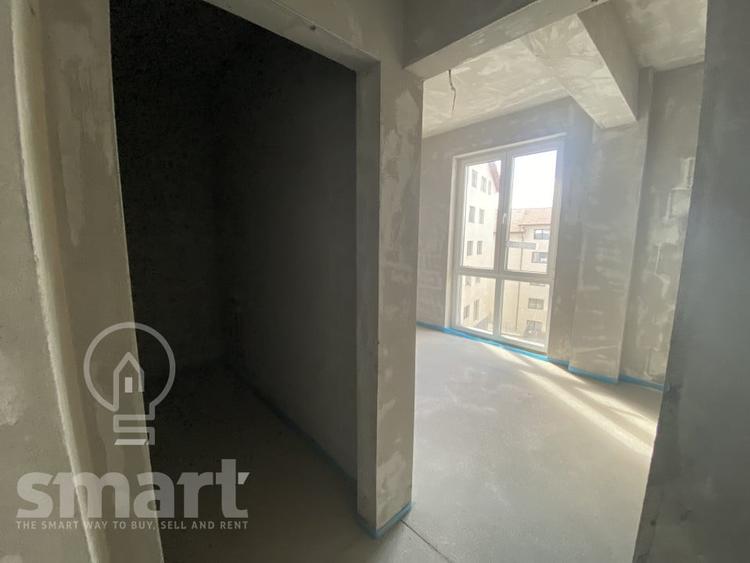 Apartament cu 3 camere semidecomandat în Florești