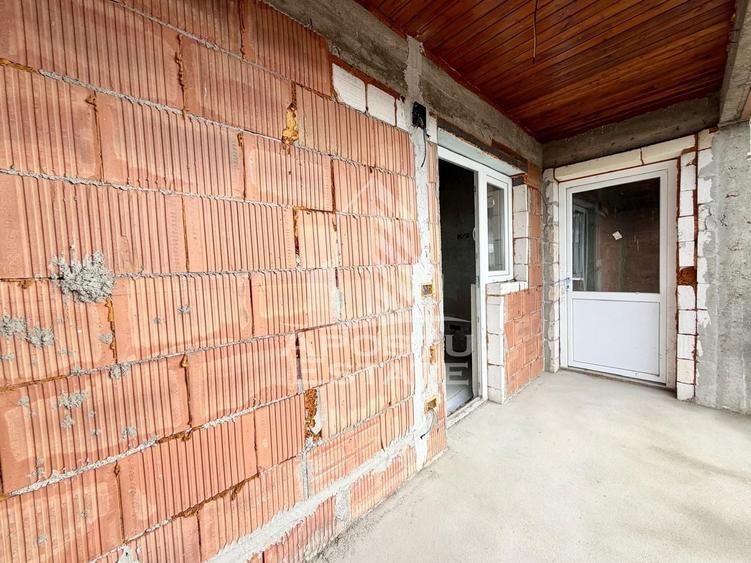 Casă individuală cu 6 camere cu Canalizare în Sânandrei