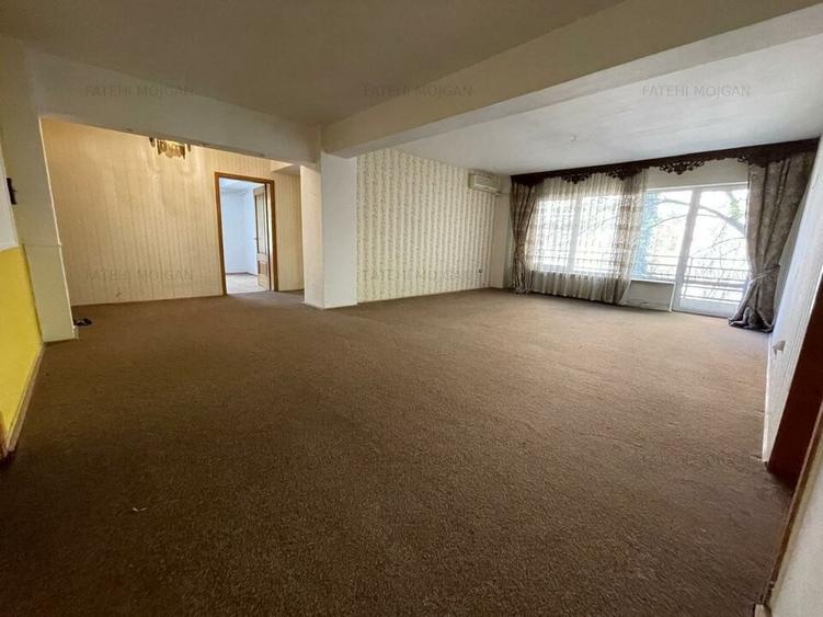 Apartament cu 4 camere semidecomandat, mobilat în Primăverii