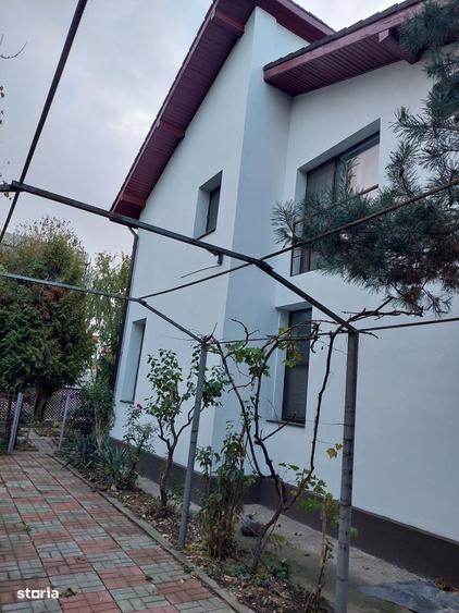 Casă cu 4 camere cu Teren 500 Mp în Central