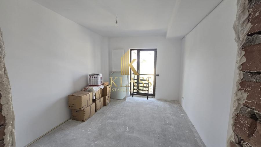 Apartament cu 4 camere decomandat în Odăi