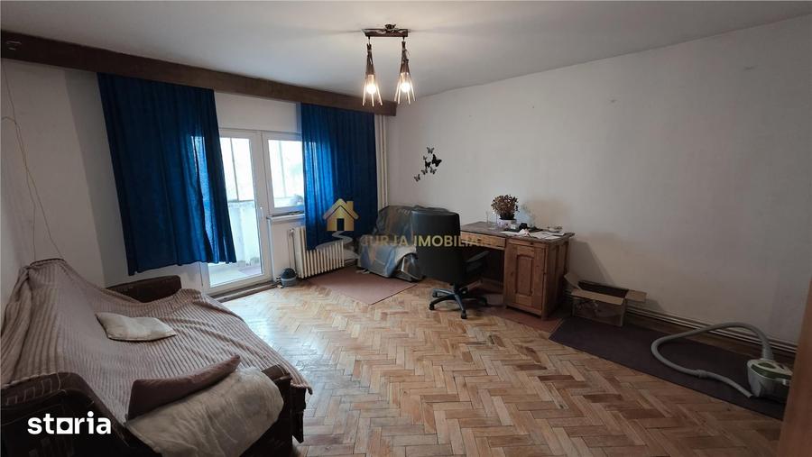 Apartament cu 3 camere decomandat, mobilat în Plopilor