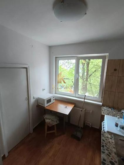 Apartament cu 3 camere semidecomandat în Militari